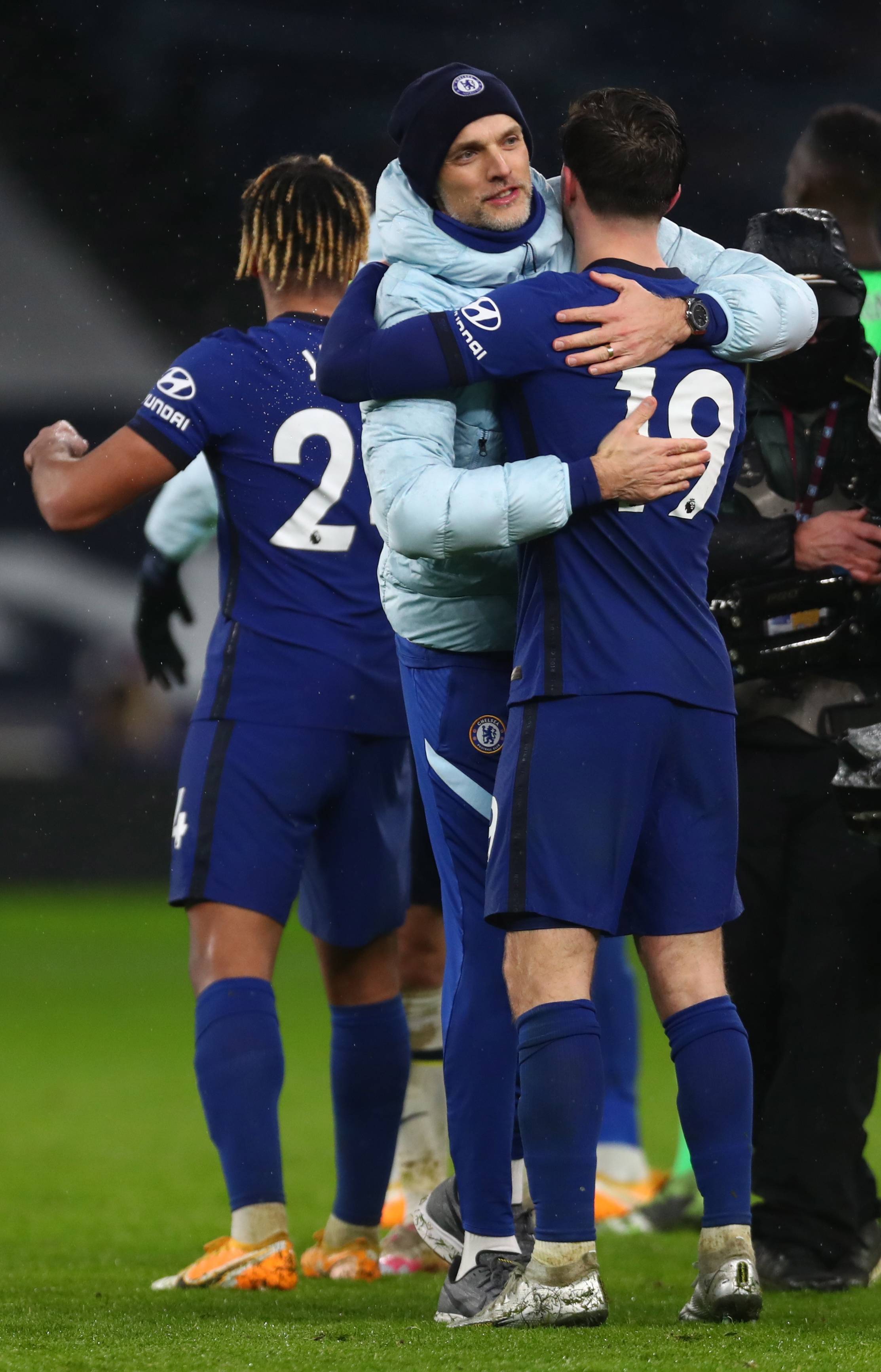 可以看到她 可以看到她