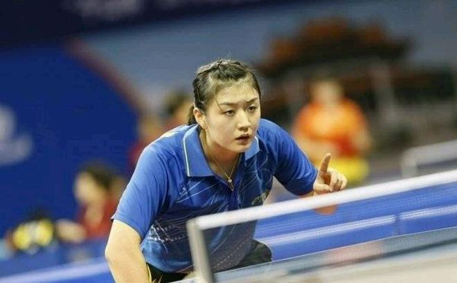 网球迷们早 网球迷们早